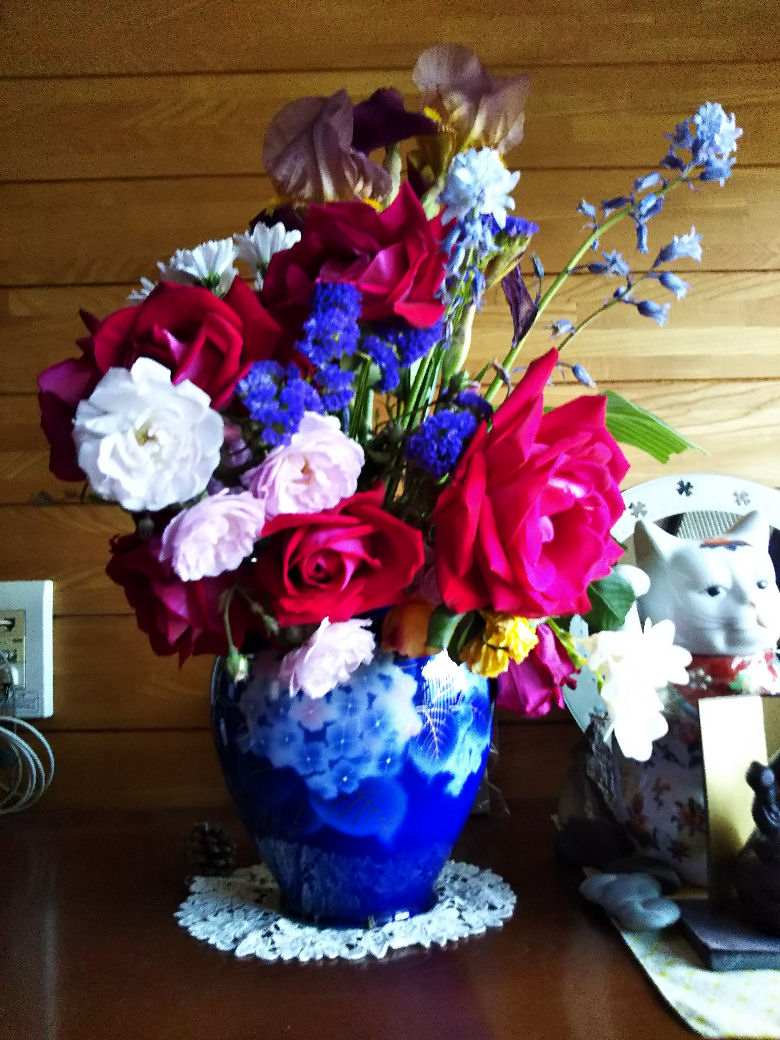 flowers entrance hall20250501.jpg